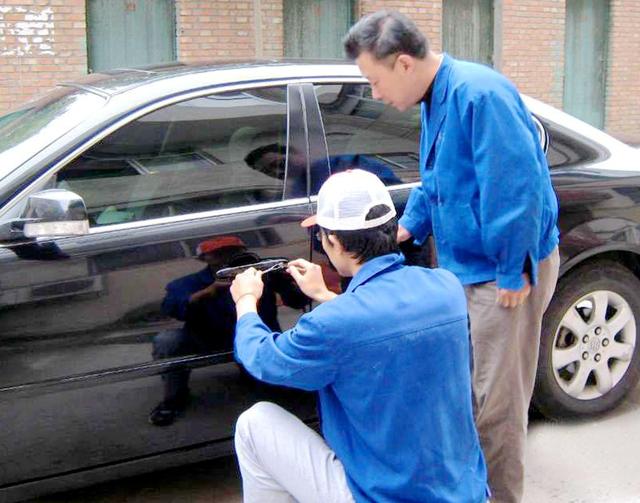 凤凰开锁公司：车钥匙坏了怎么办